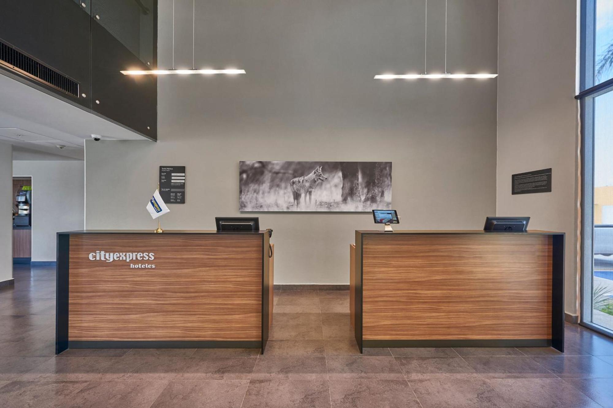 City Express By Marriott Celaya Galerias Exterior photo