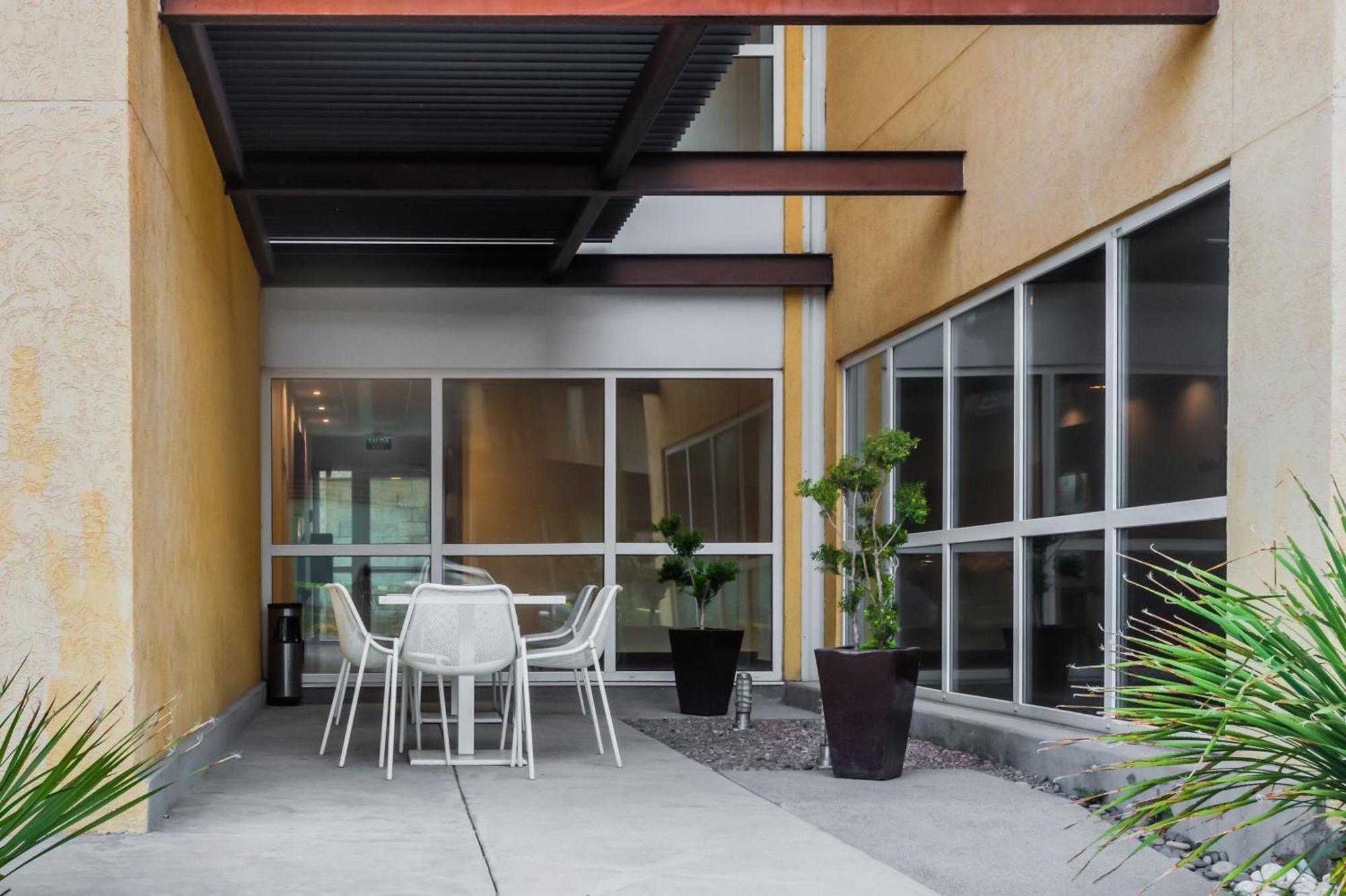 City Express By Marriott Celaya Galerias Exterior photo