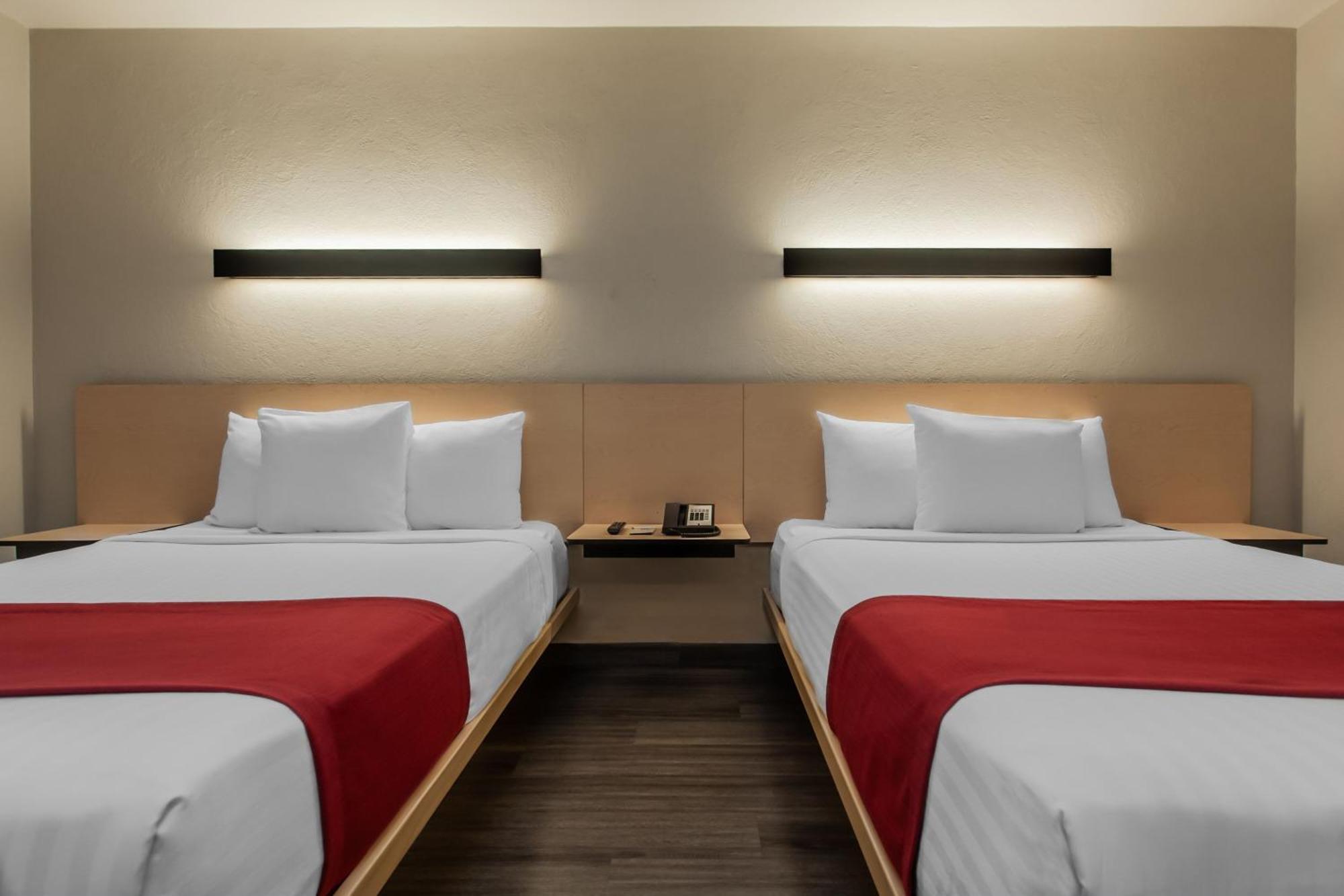 City Express By Marriott Celaya Galerias Exterior photo