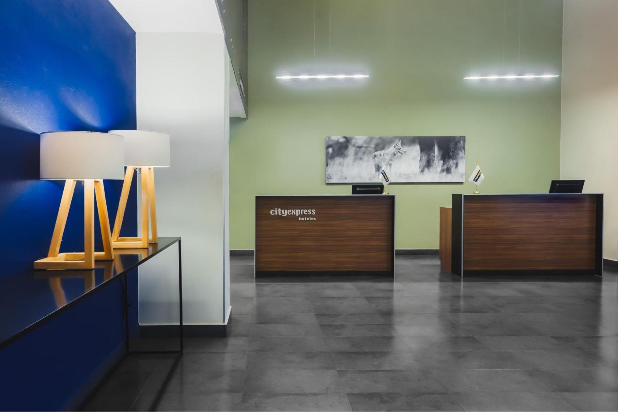 City Express By Marriott Celaya Galerias Exterior photo