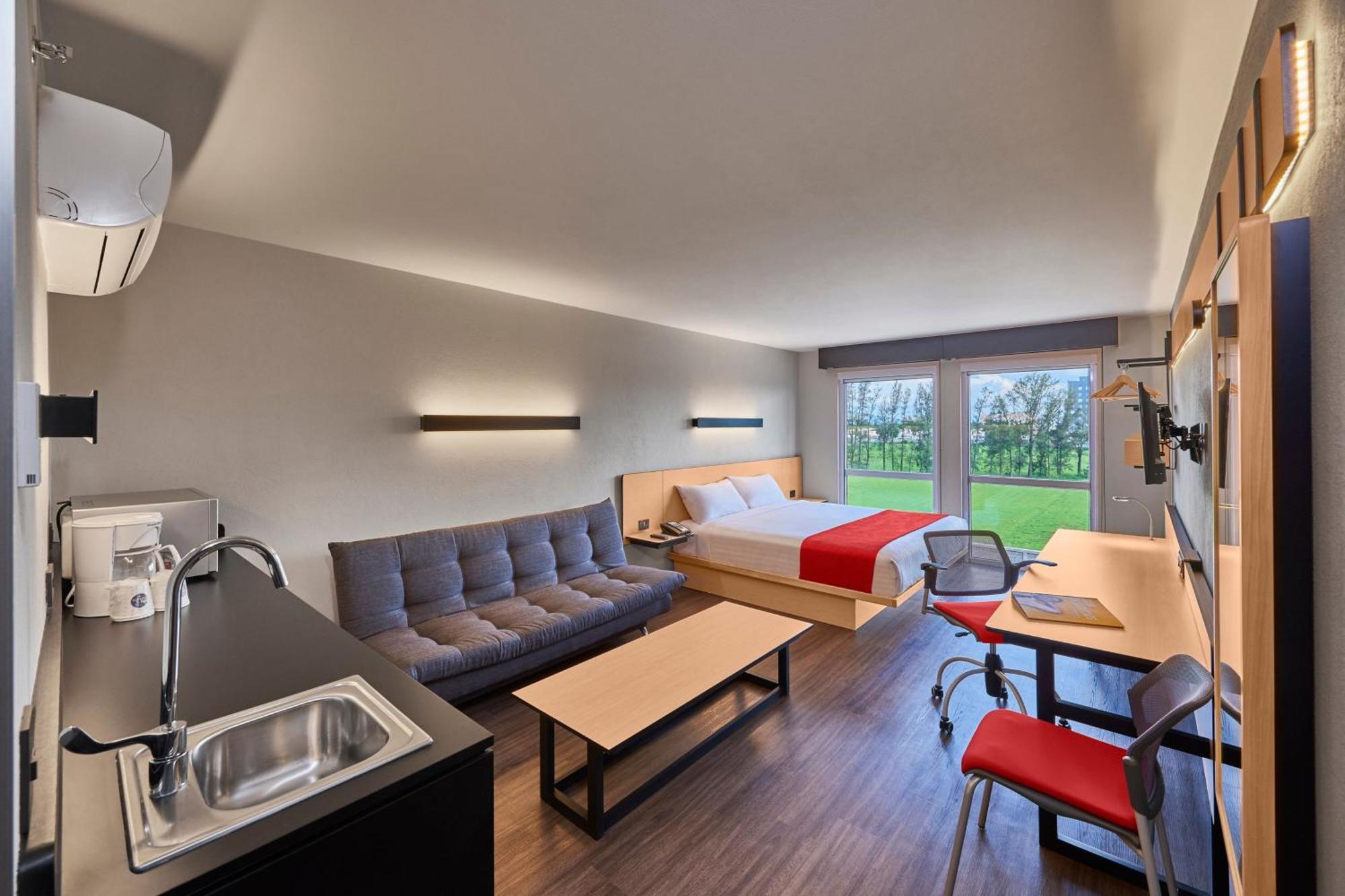City Express By Marriott Celaya Galerias Exterior photo