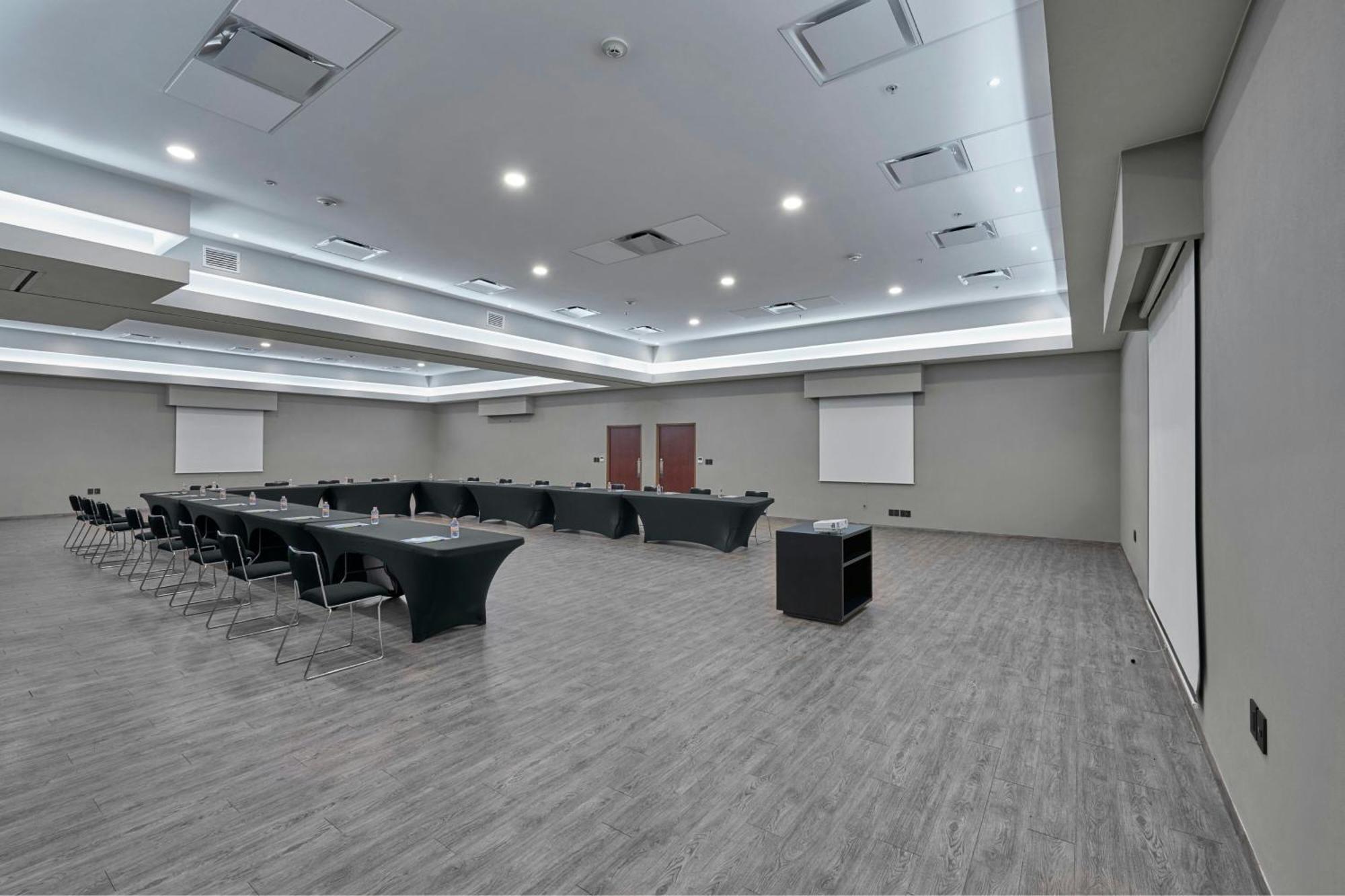 City Express By Marriott Celaya Galerias Exterior photo