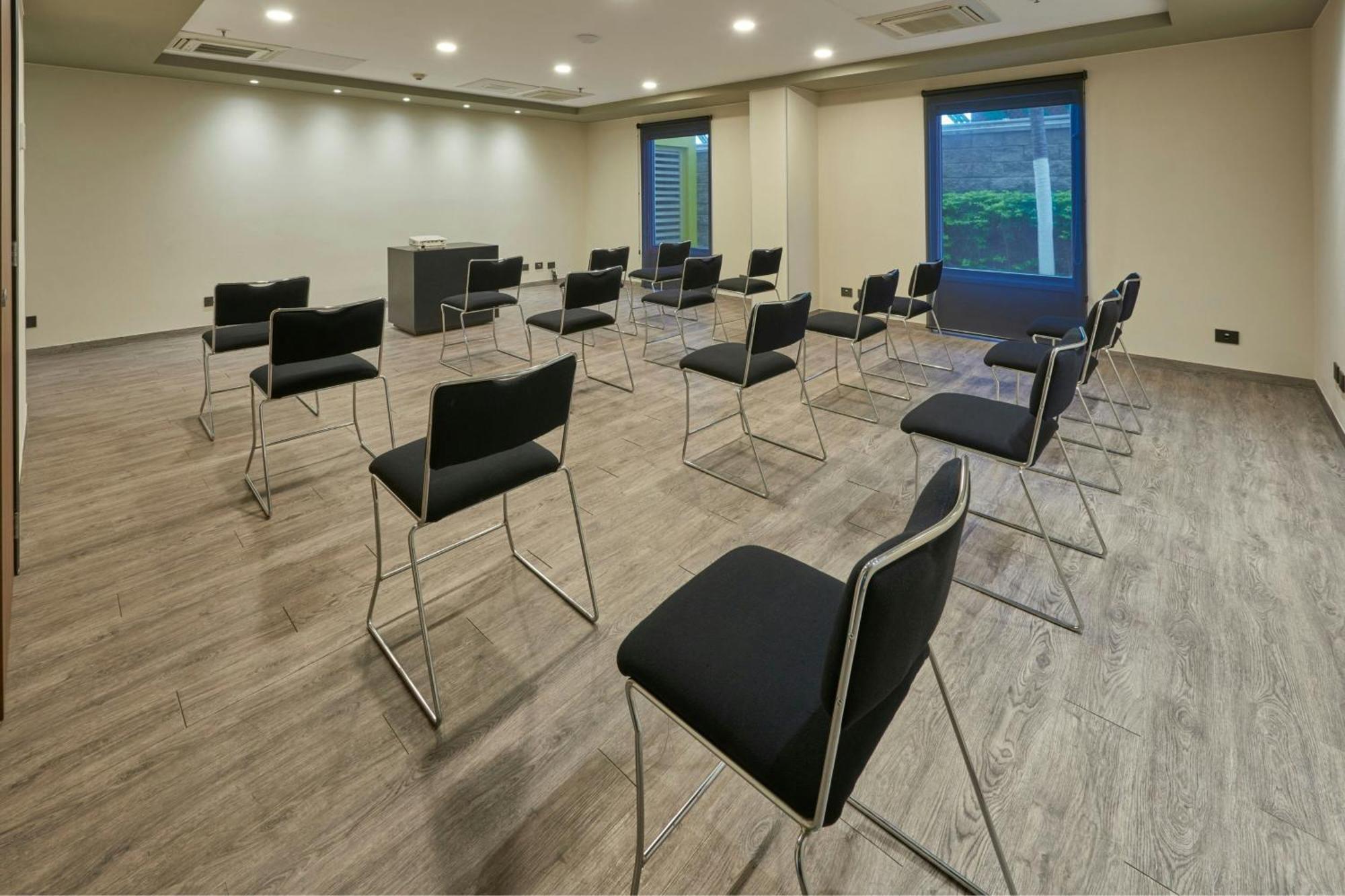 City Express By Marriott Celaya Galerias Exterior photo