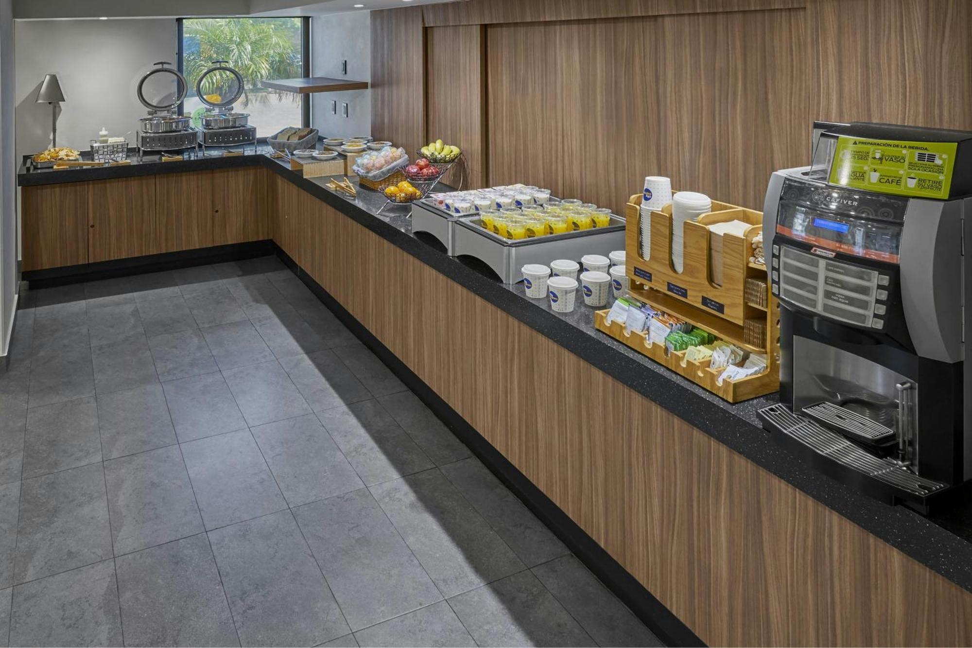 City Express By Marriott Celaya Galerias Exterior photo