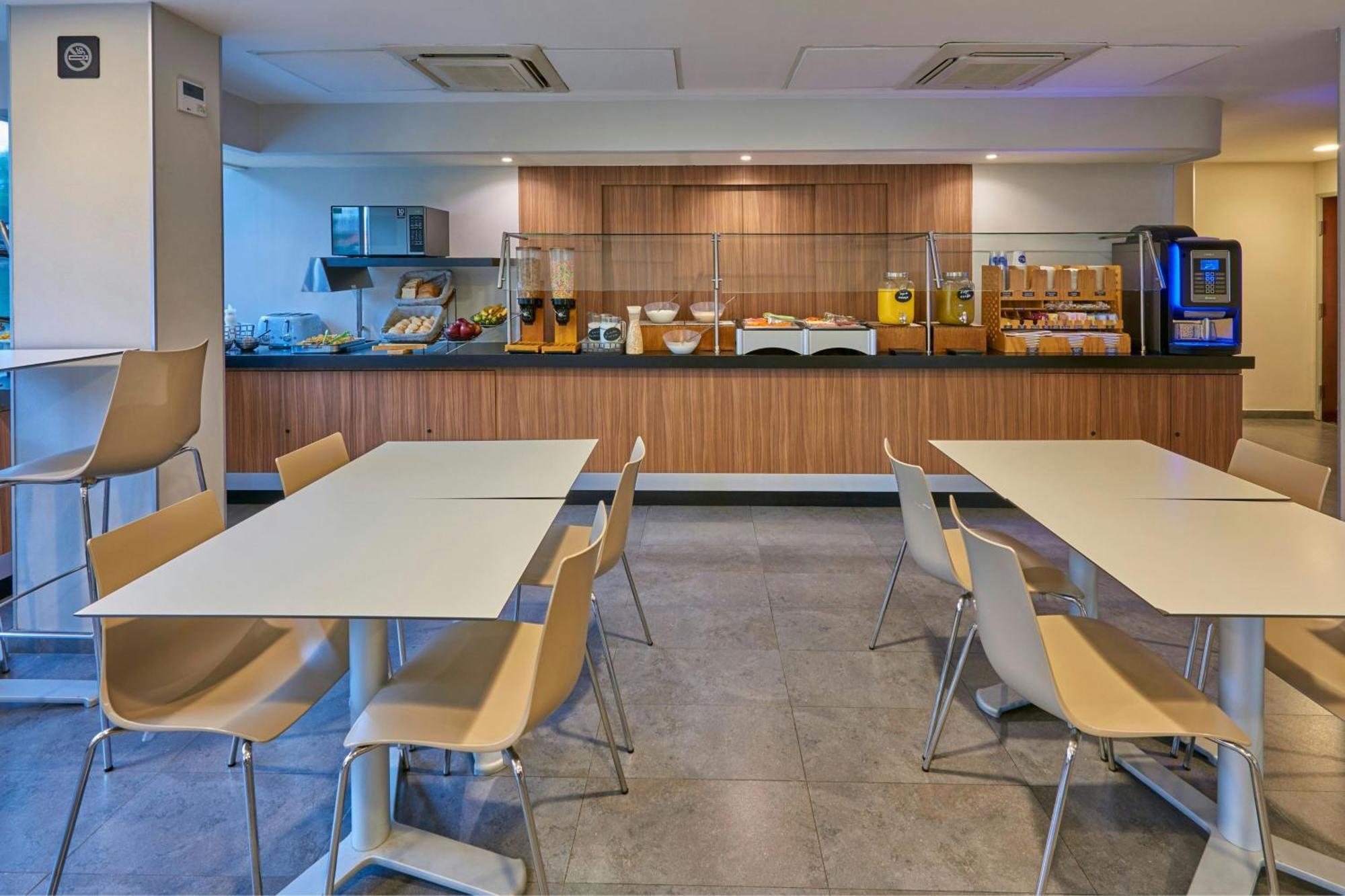City Express By Marriott Celaya Galerias Exterior photo
