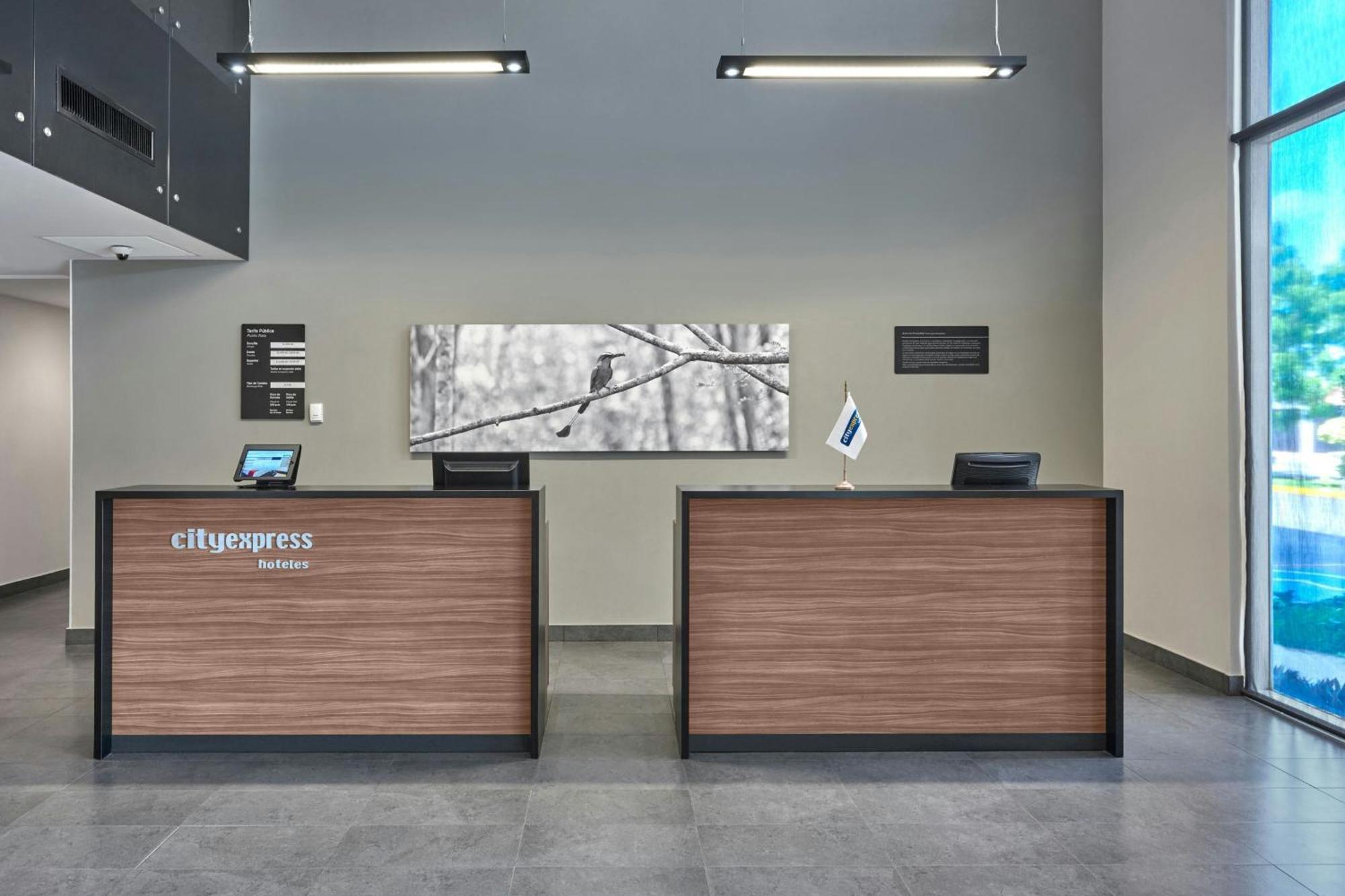 City Express By Marriott Celaya Galerias Exterior photo